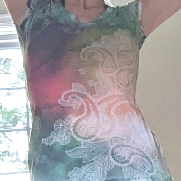 Donating Soon! Belle Du Jour Watercolor and Paisley Print Tee Size Small Vintage - Picture 3 of 7